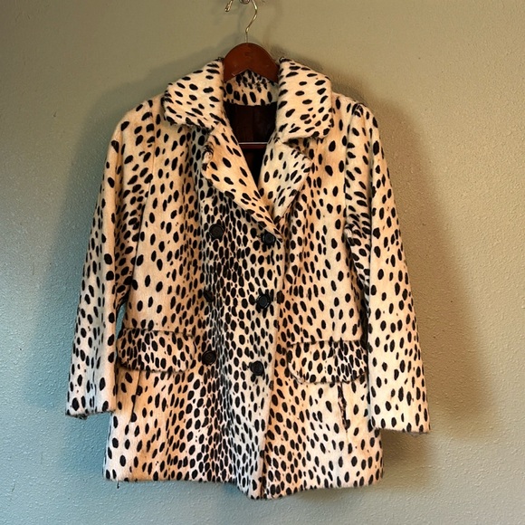 VINTAGE Fur Coat - Picture 4 of 11